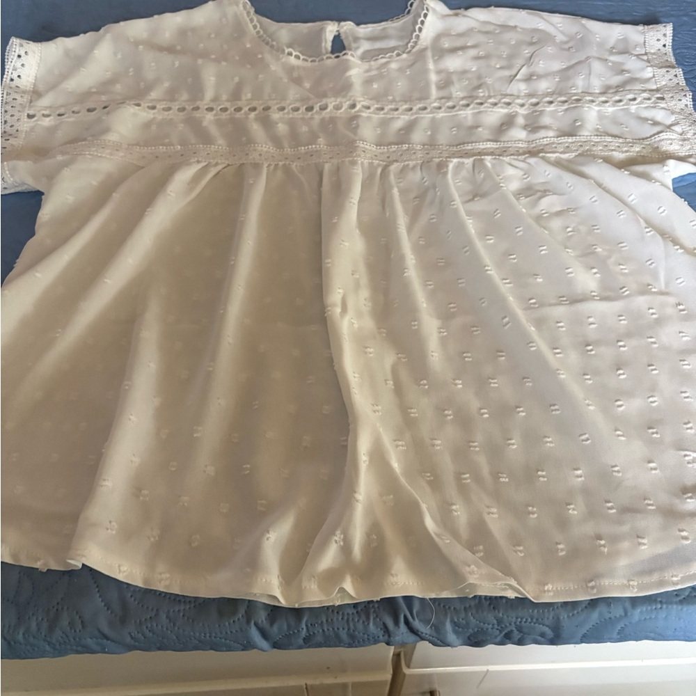 White women’s Top size XL